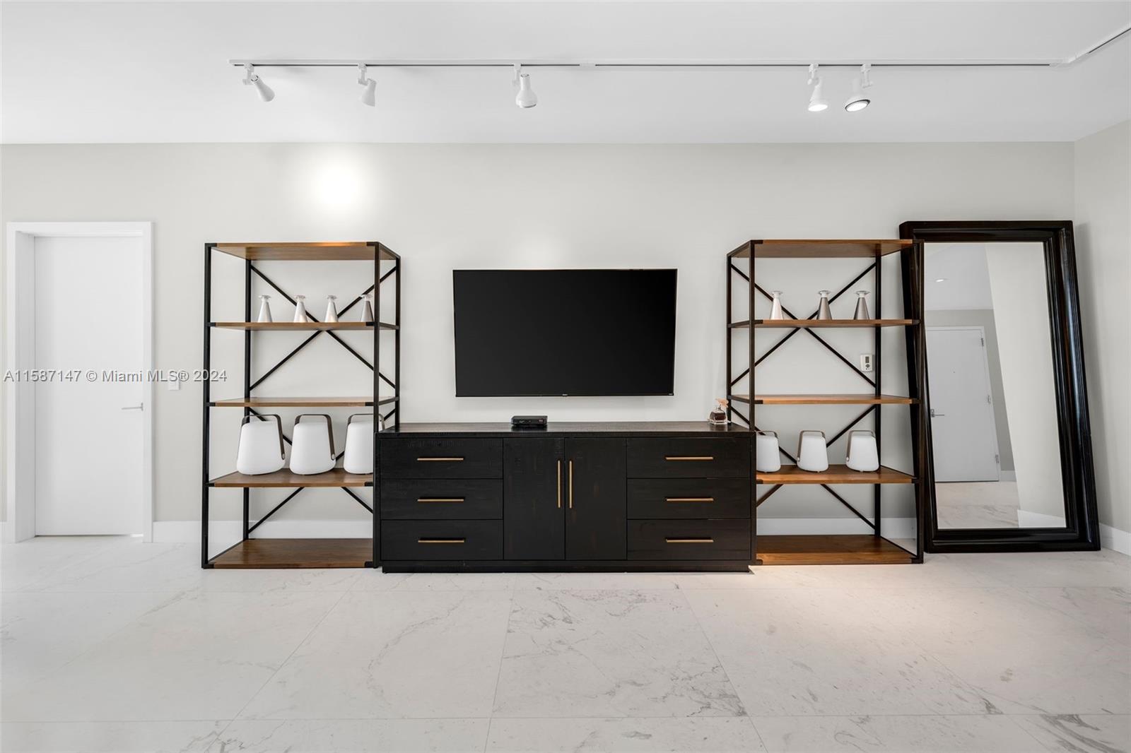 ONE OCEAN CONDO - Residential