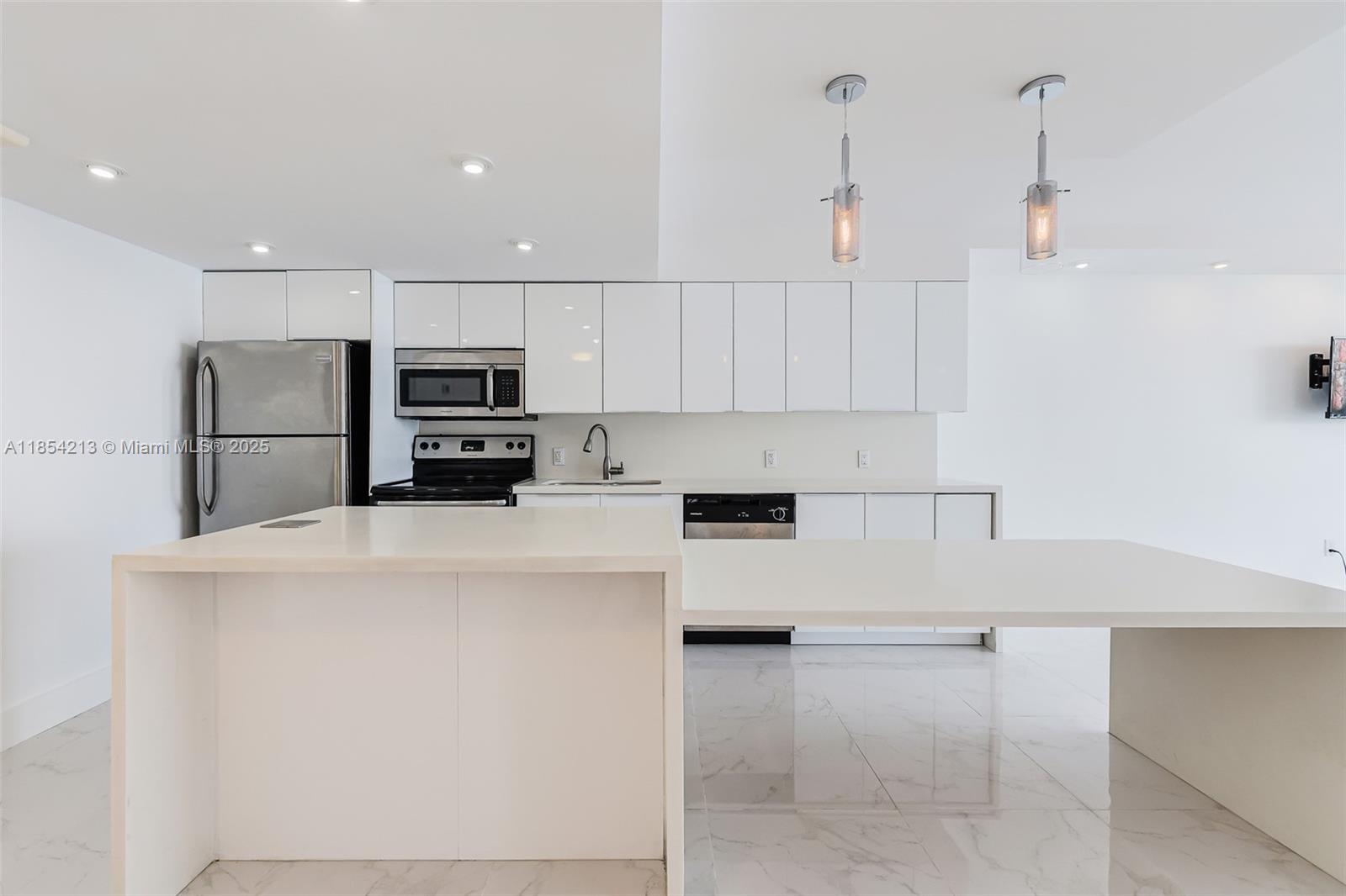 5701 Collins Ave 1611