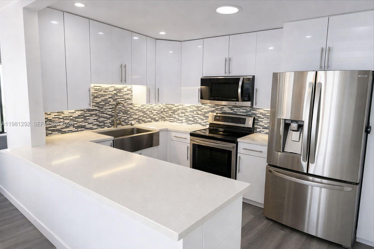 COMMODORE PLAZA CONDO - Residential