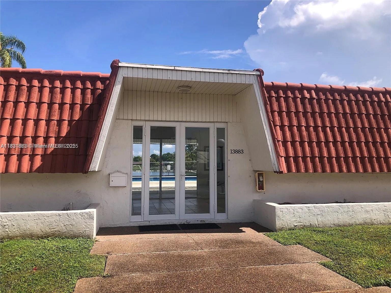 LAKE LAURA CONDO NO 2 - Residential