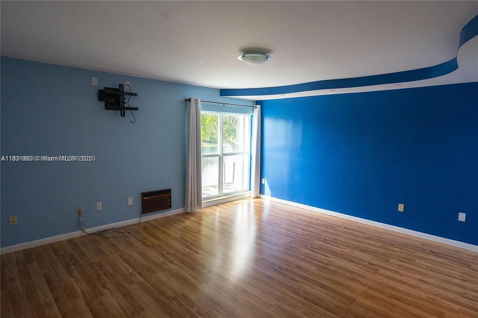 LAKE LAURA CONDO NO 2 - Residential