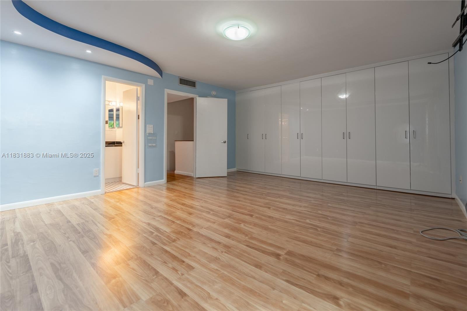 LAKE LAURA CONDO NO 2 - Residential