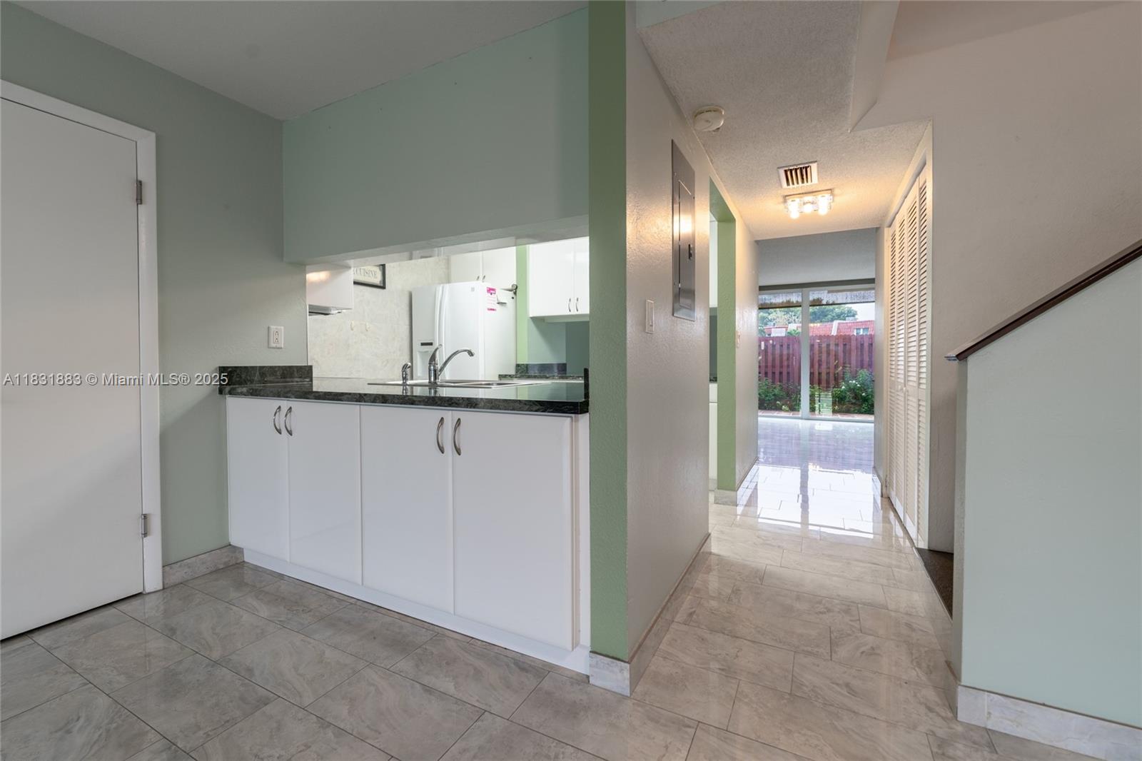 LAKE LAURA CONDO NO 2 - Residential