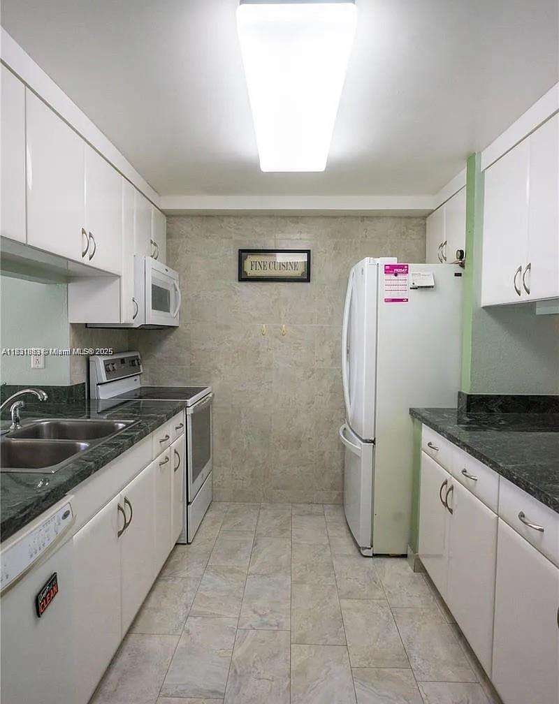 LAKE LAURA CONDO NO 2 - Residential