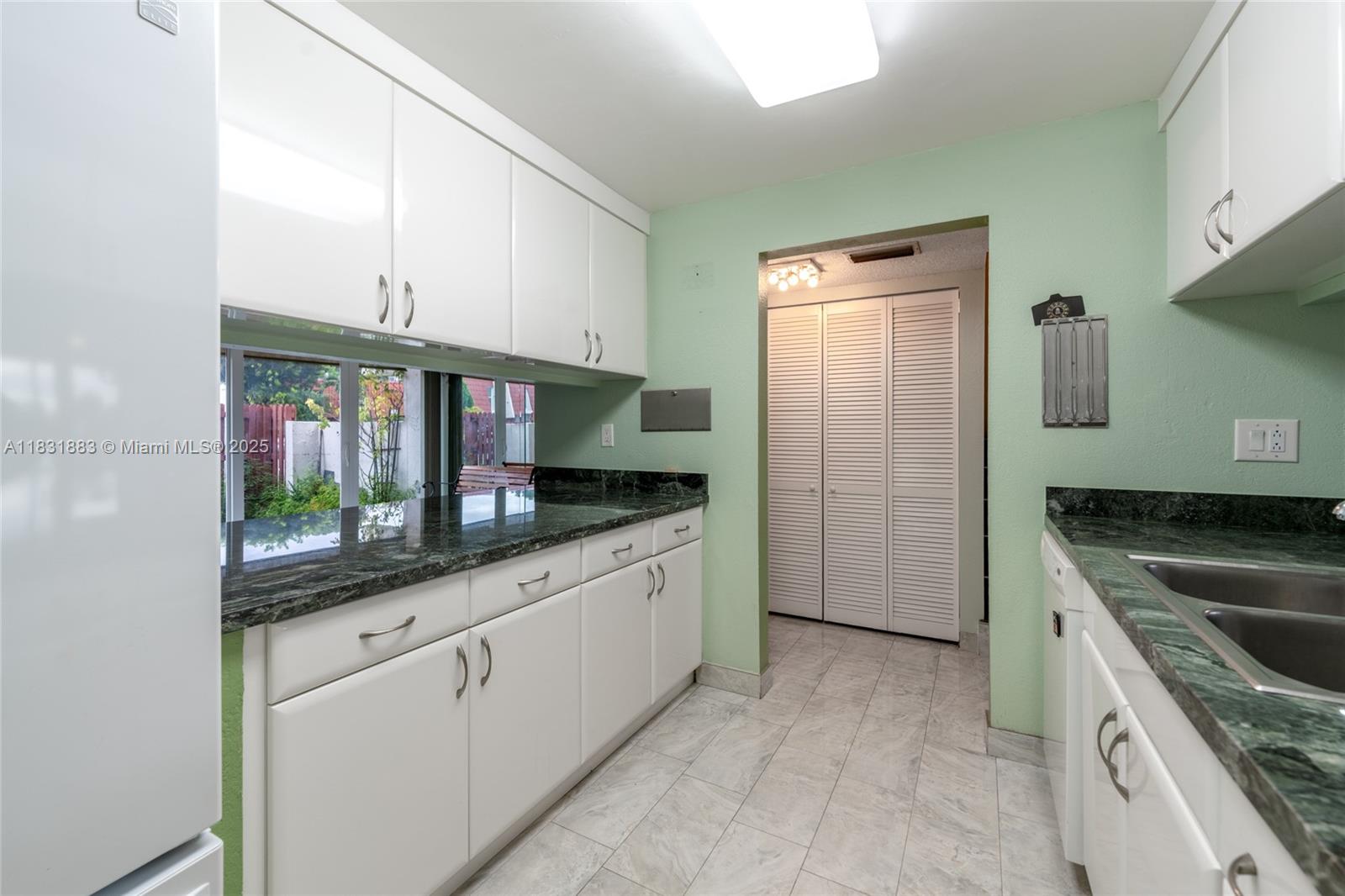 LAKE LAURA CONDO NO 2 - Residential