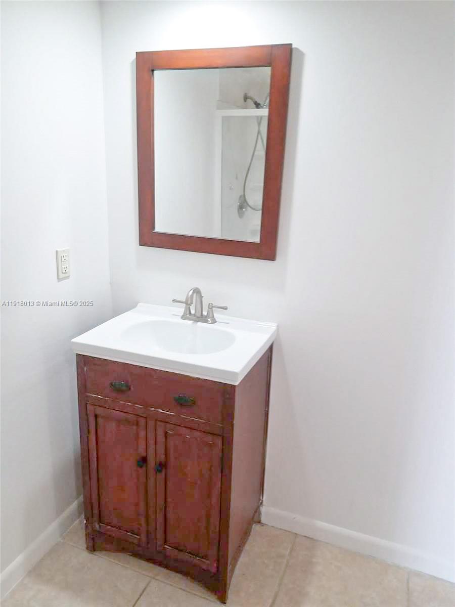 VILLAGE OF SANDALWOOD LAK - Residential Lease