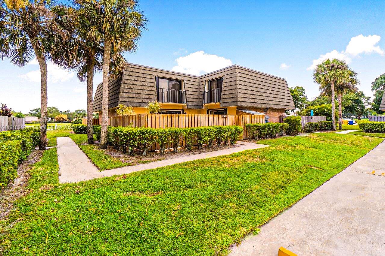 VILLAGE OF SANDALWOOD LAK - Residential Lease