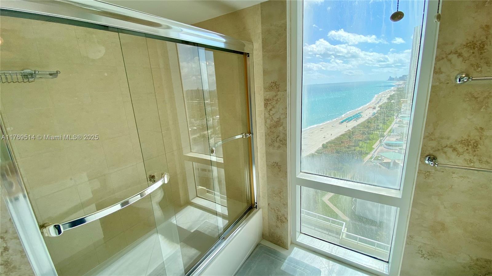 LA PERLA CONDO - Residential Lease