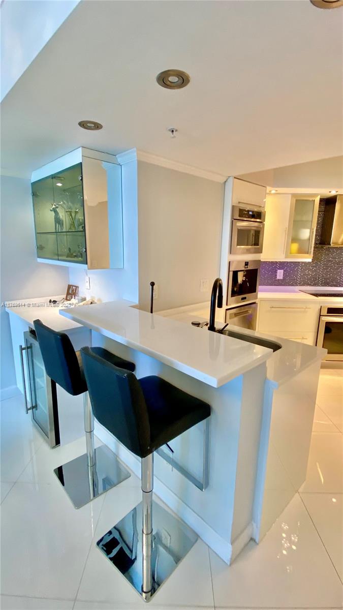 LA PERLA CONDO - Residential Lease