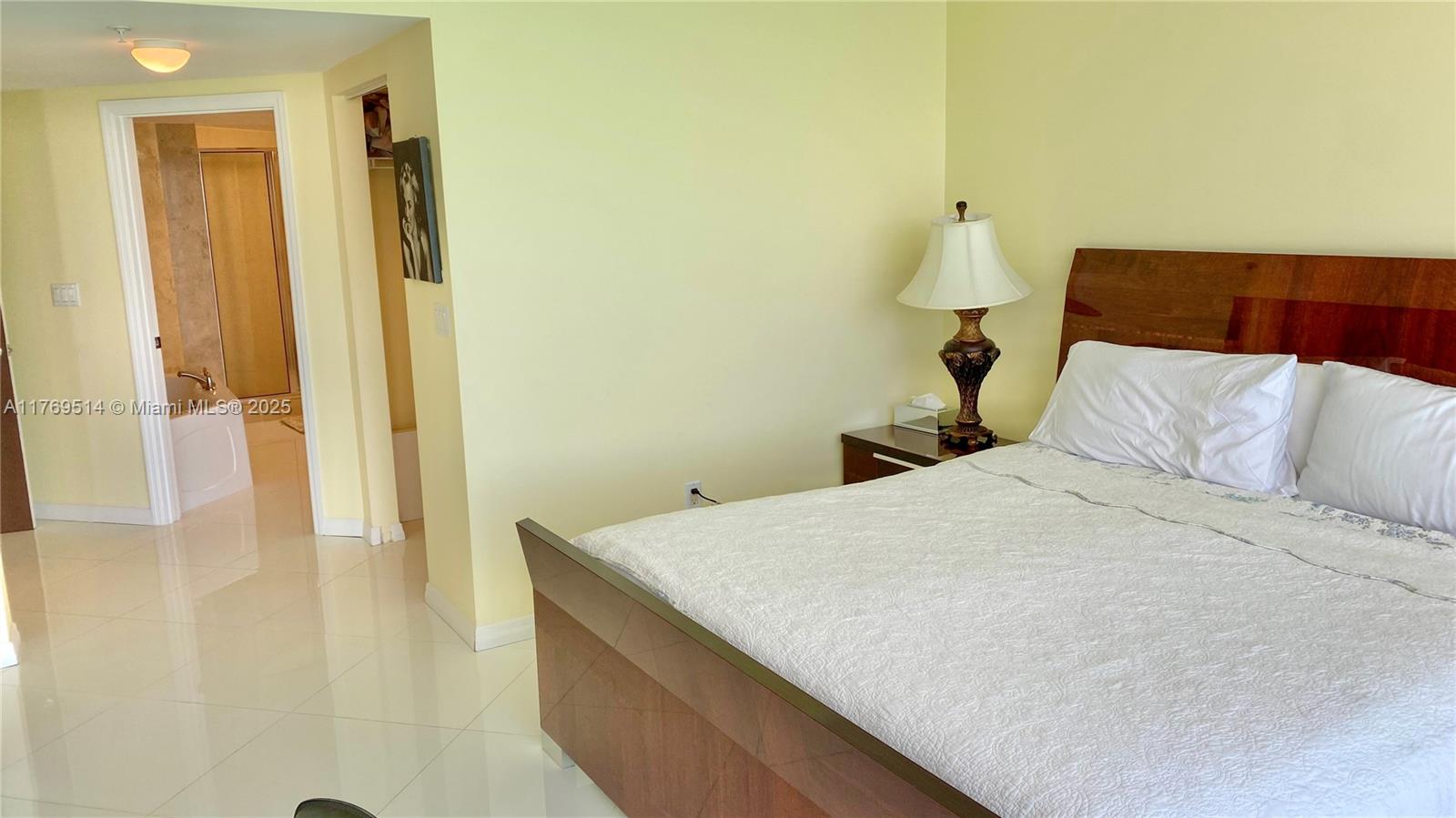 LA PERLA CONDO - Residential Lease