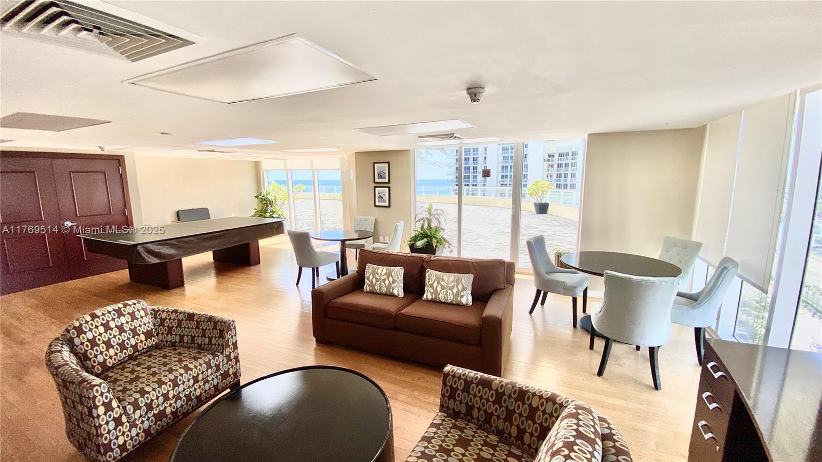 LA PERLA CONDO - Residential Lease