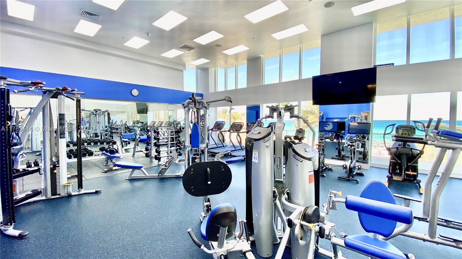 LA PERLA CONDO - Residential Lease