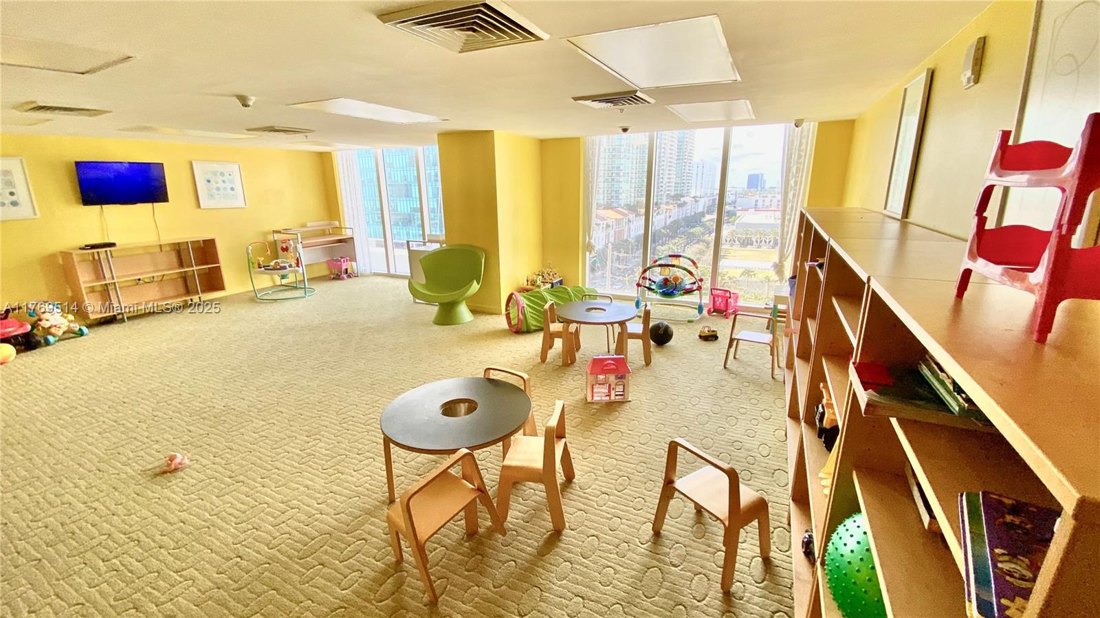 LA PERLA CONDO - Residential Lease