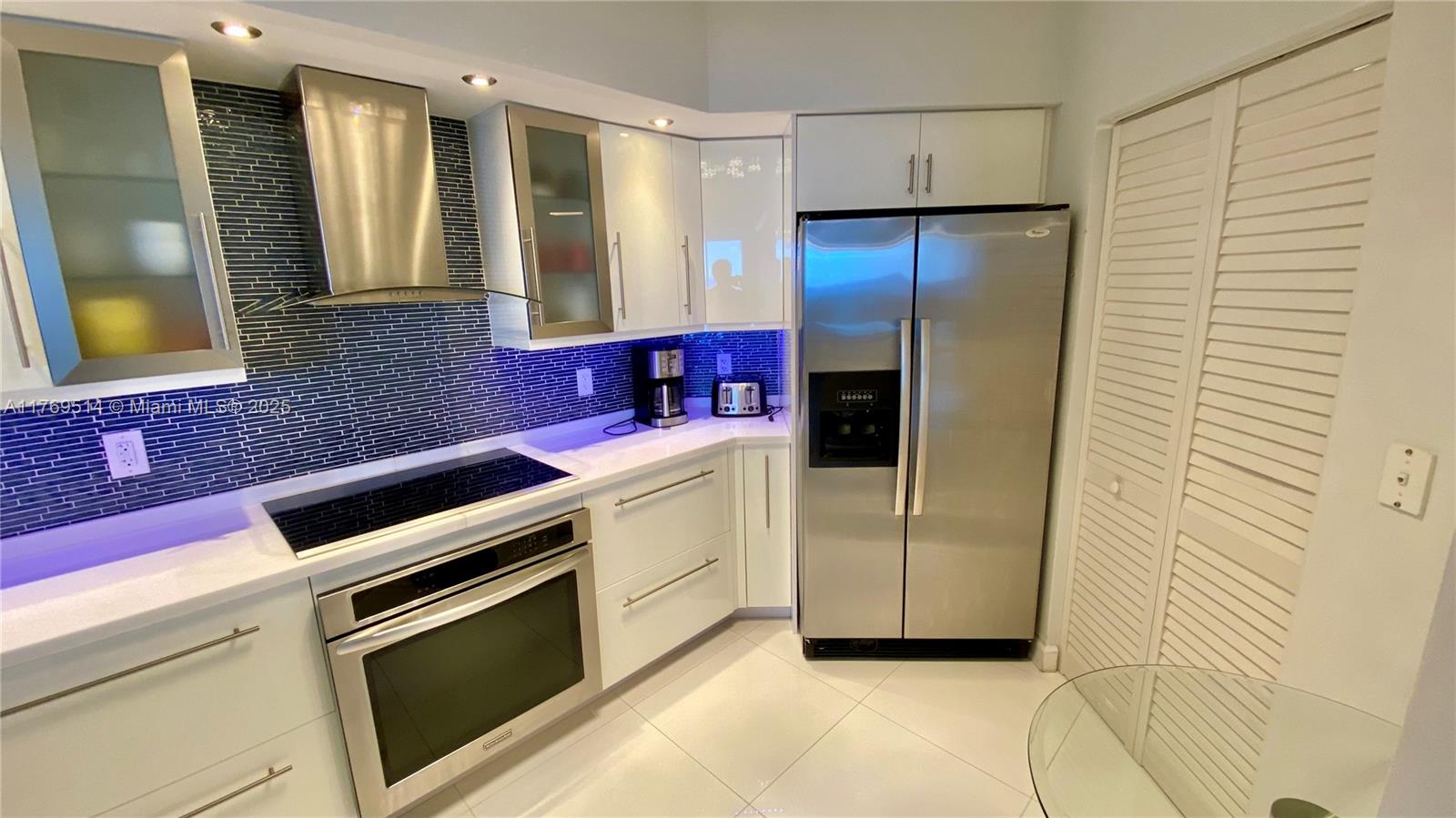 LA PERLA CONDO - Residential Lease