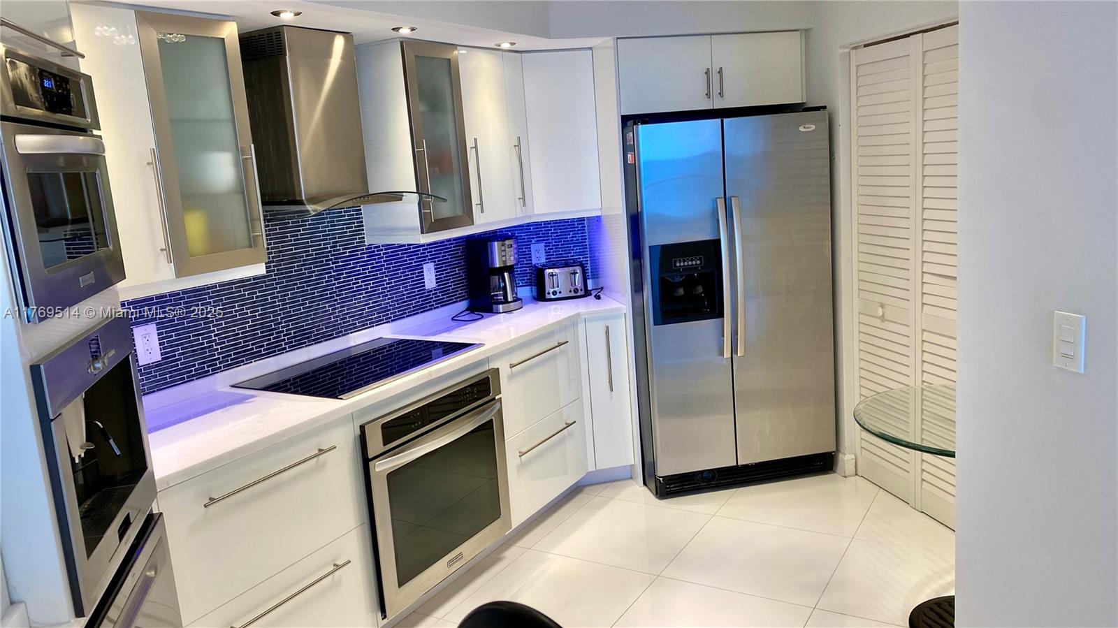 LA PERLA CONDO - Residential Lease