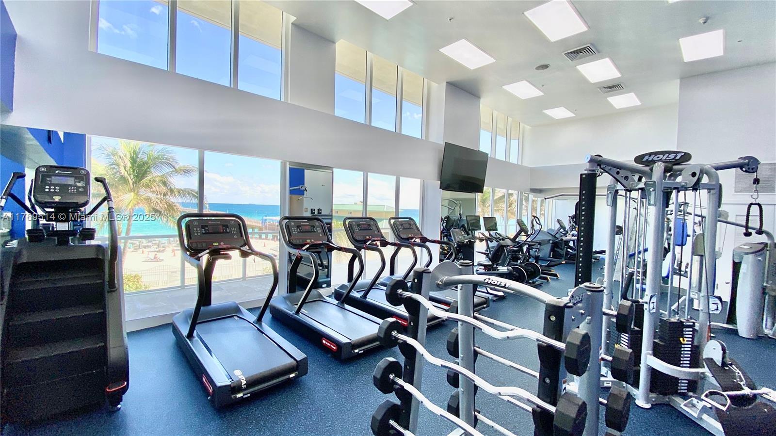 LA PERLA CONDO - Residential Lease