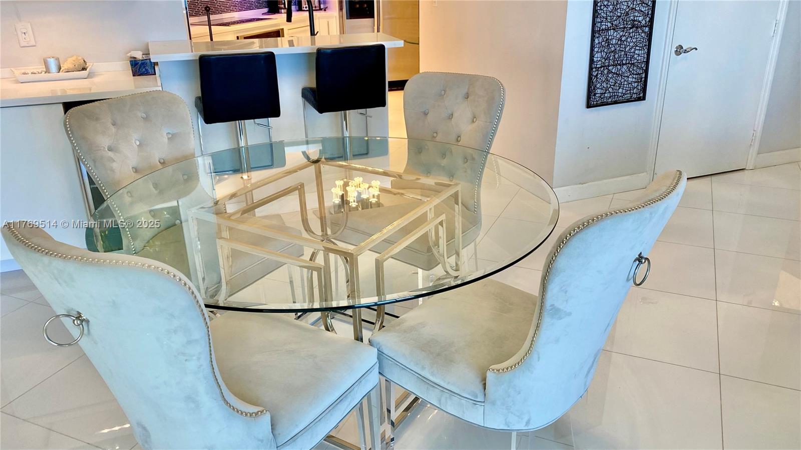 LA PERLA CONDO - Residential Lease