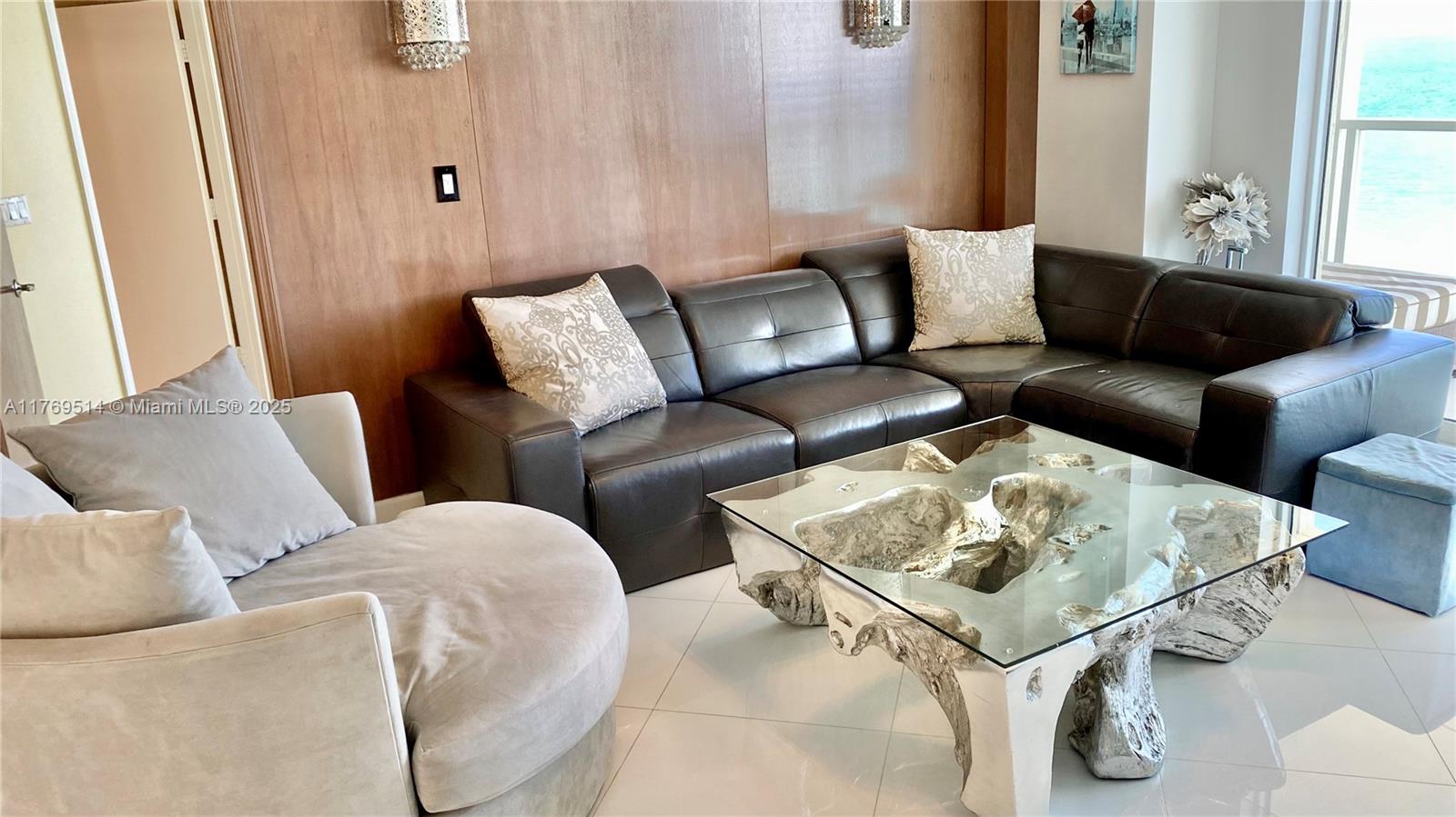 LA PERLA CONDO - Residential Lease