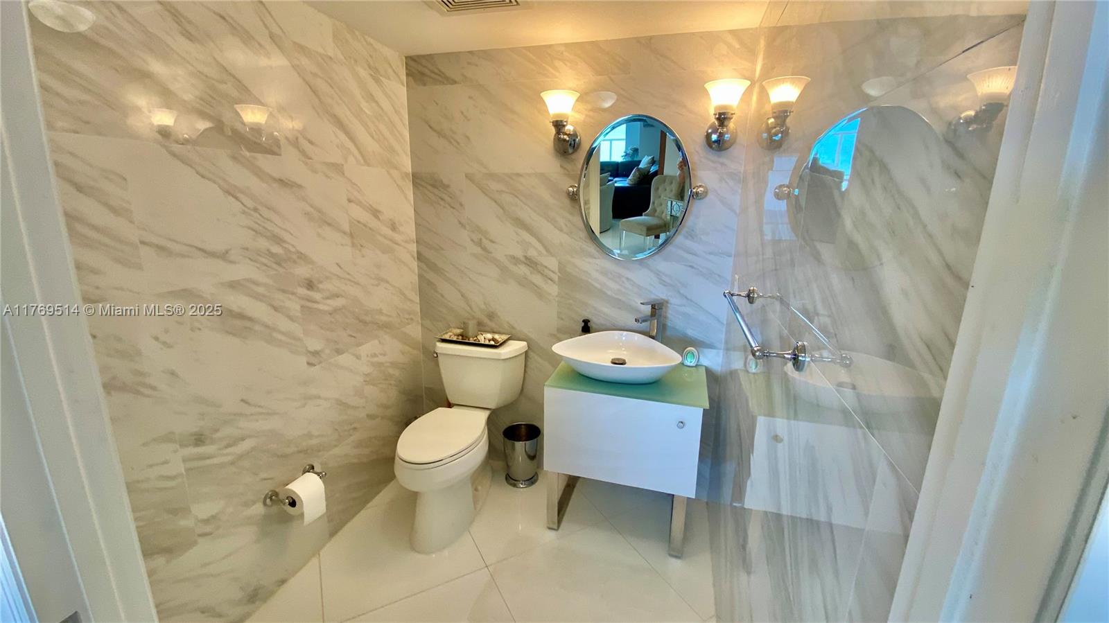 LA PERLA CONDO - Residential Lease