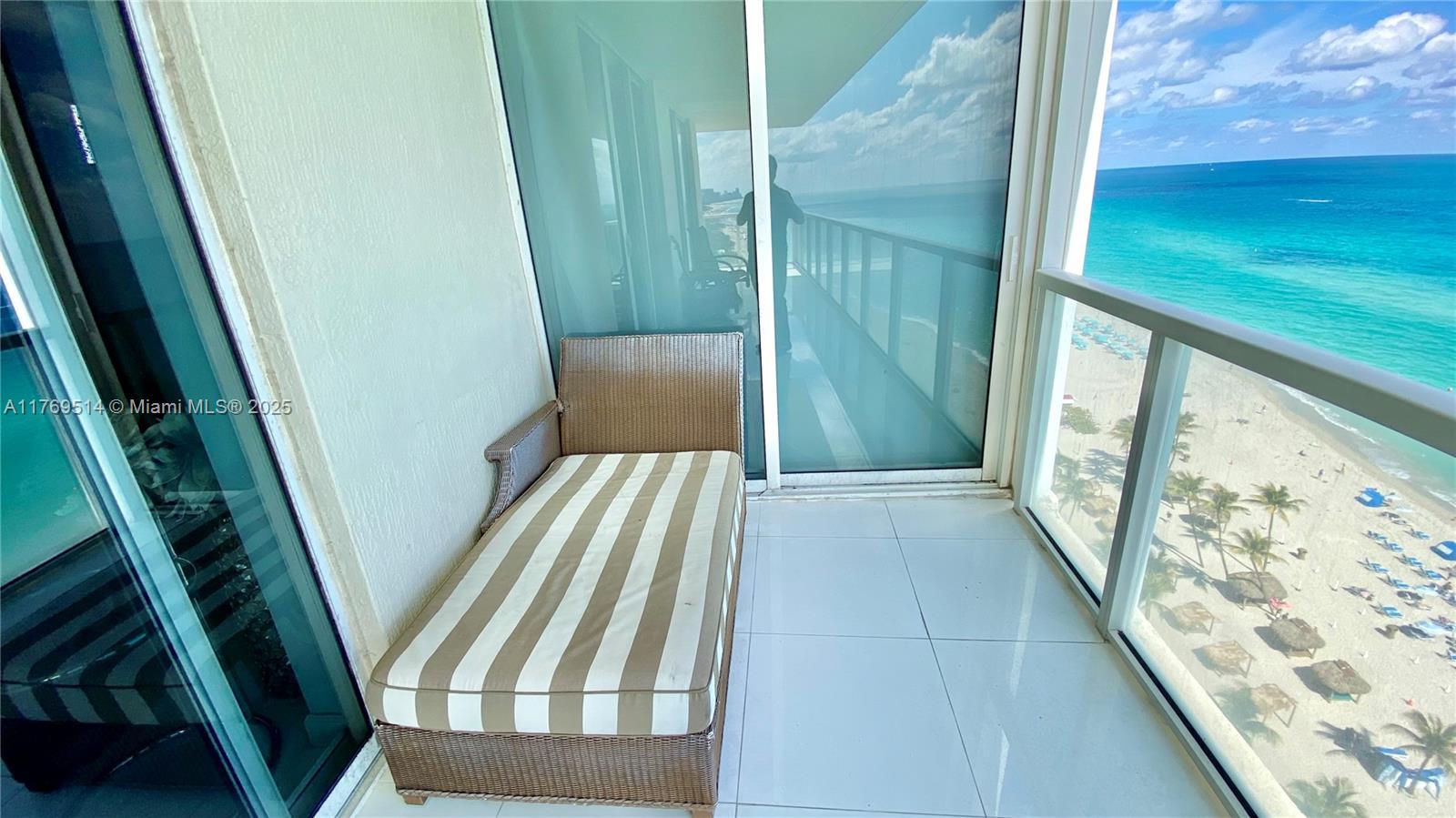 LA PERLA CONDO - Residential Lease