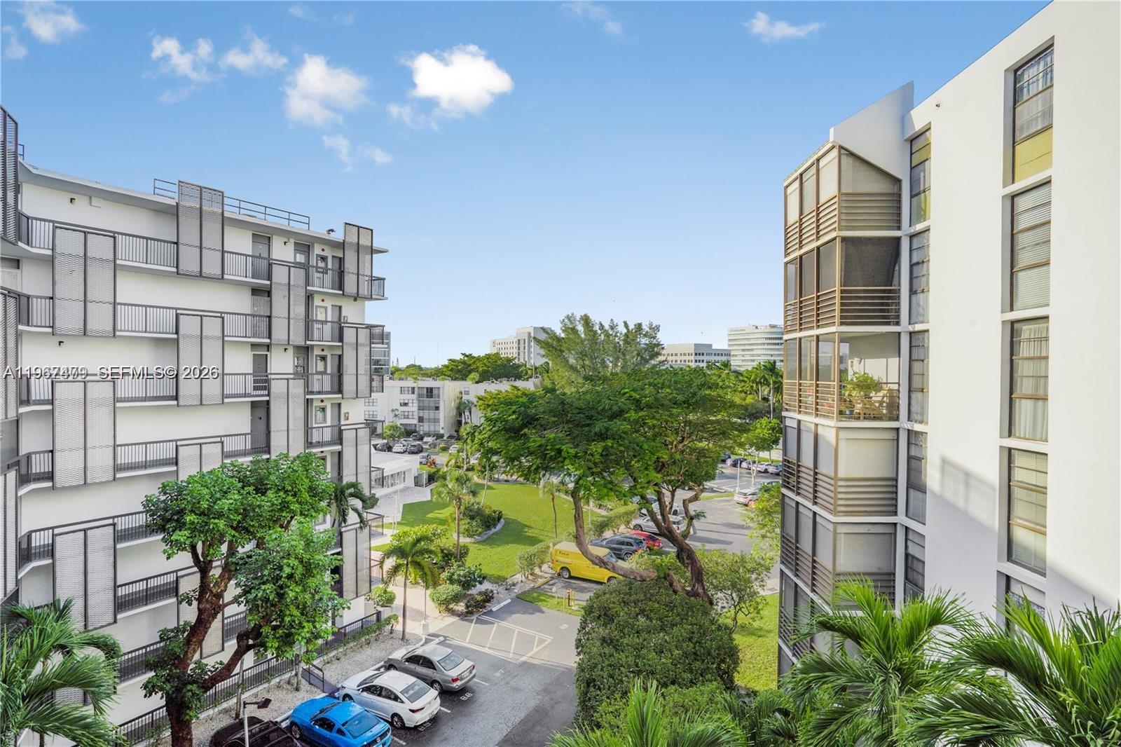 BISCAYA III CONDO - Residential