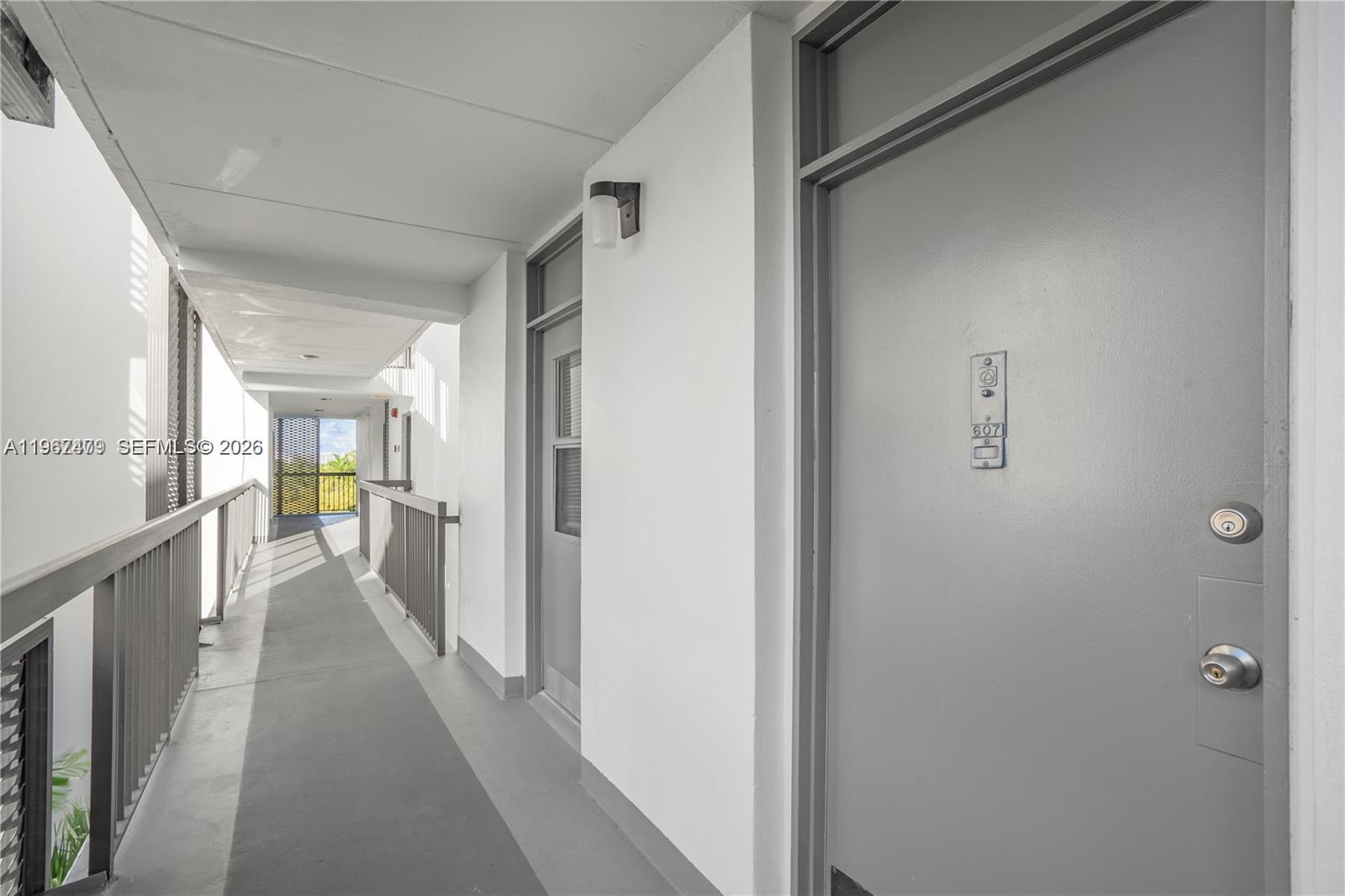 20500 W Country Club Dr 607