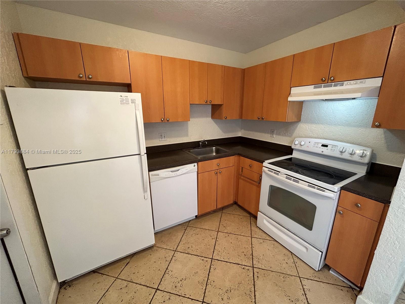 Photo 1 of 4815 Nw 9th Dr 4815, Plantation, Florida, $1,775, Web #: 11793684