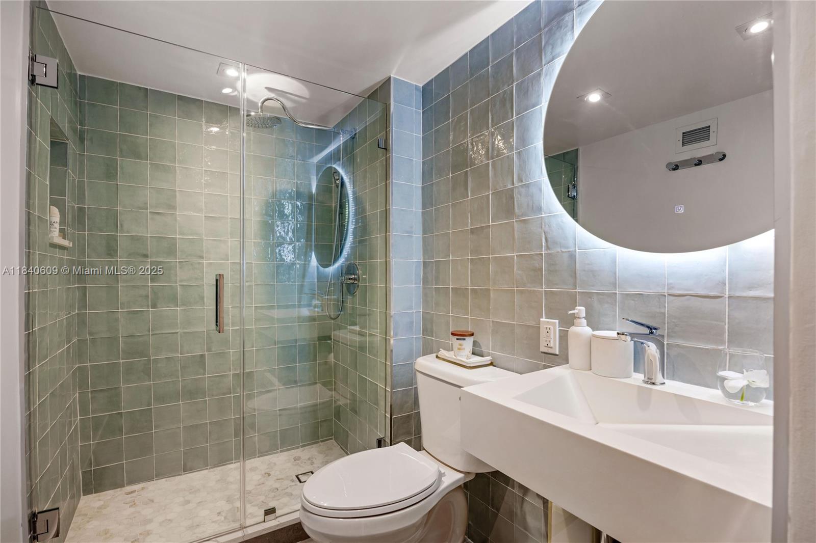 COMMODORE PLAZA CONDO - Residential