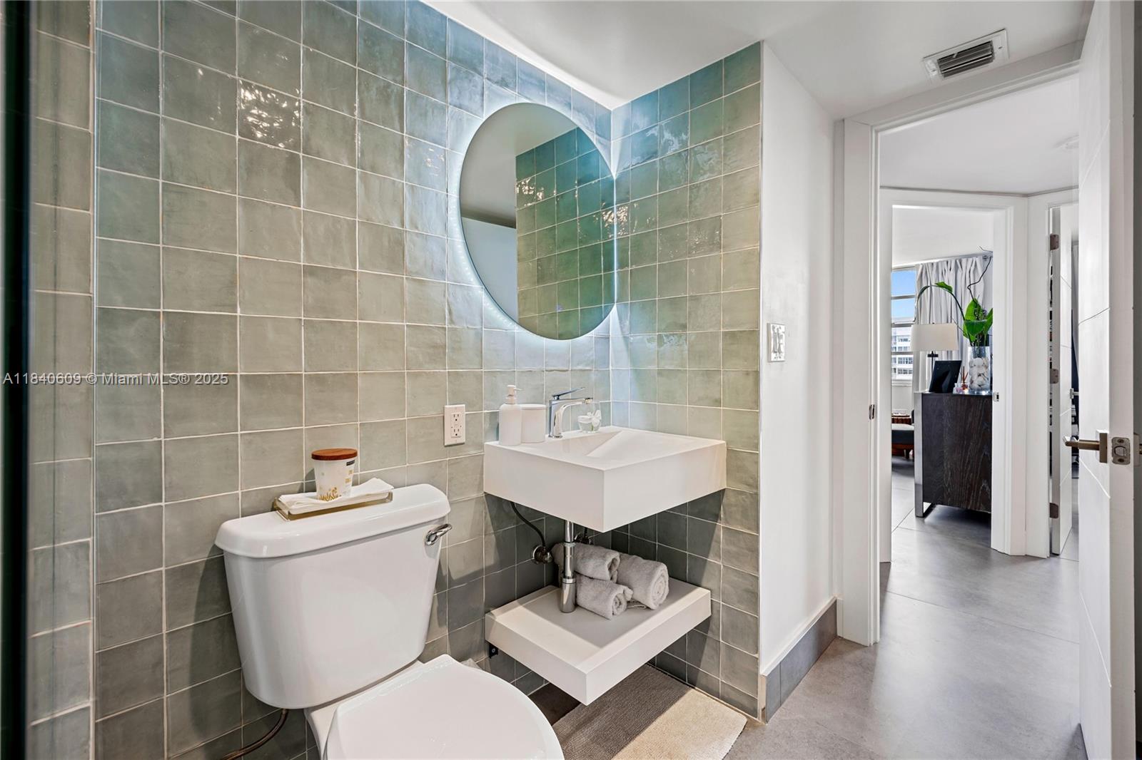 COMMODORE PLAZA CONDO - Residential