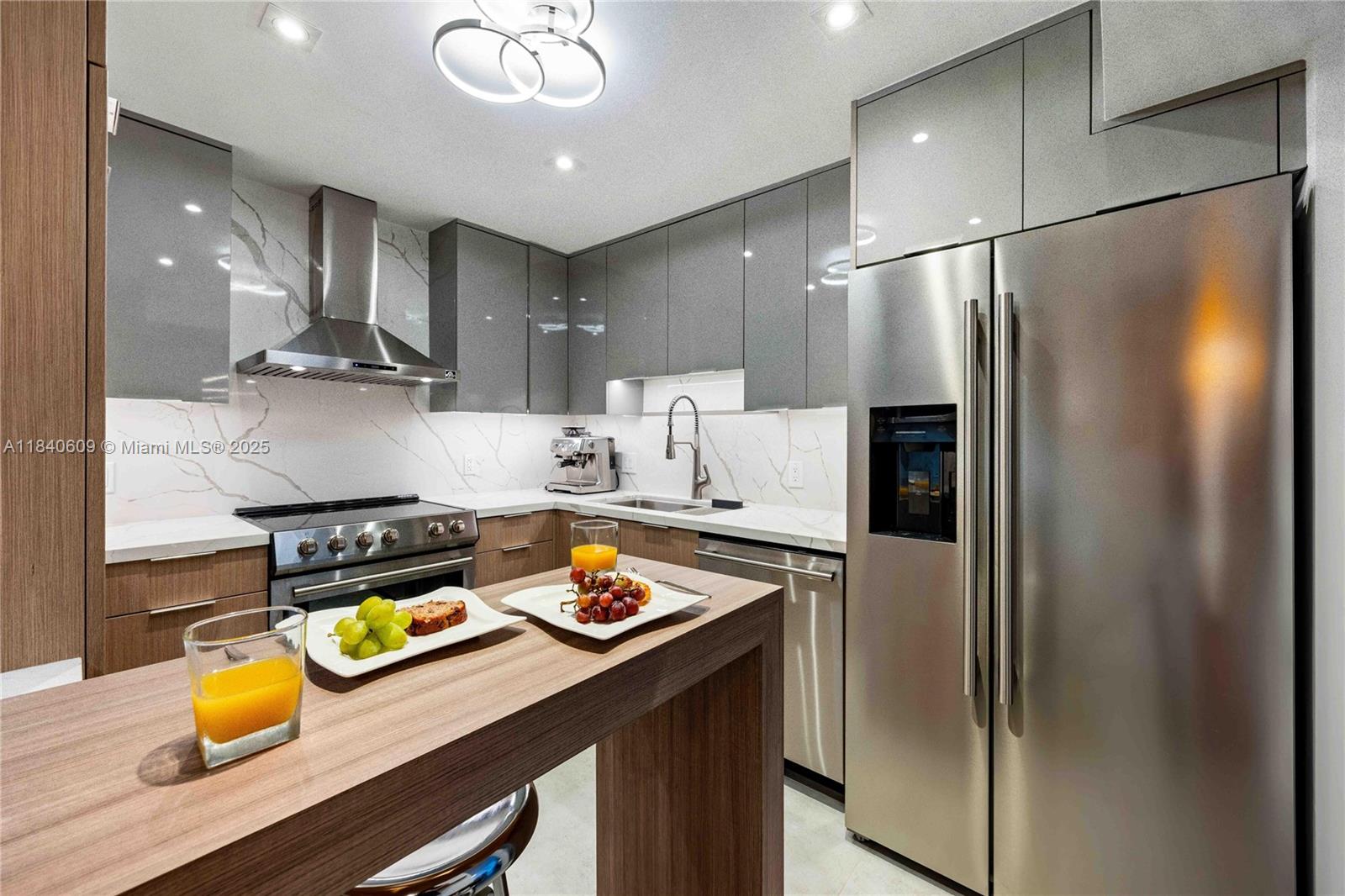 COMMODORE PLAZA CONDO - Residential