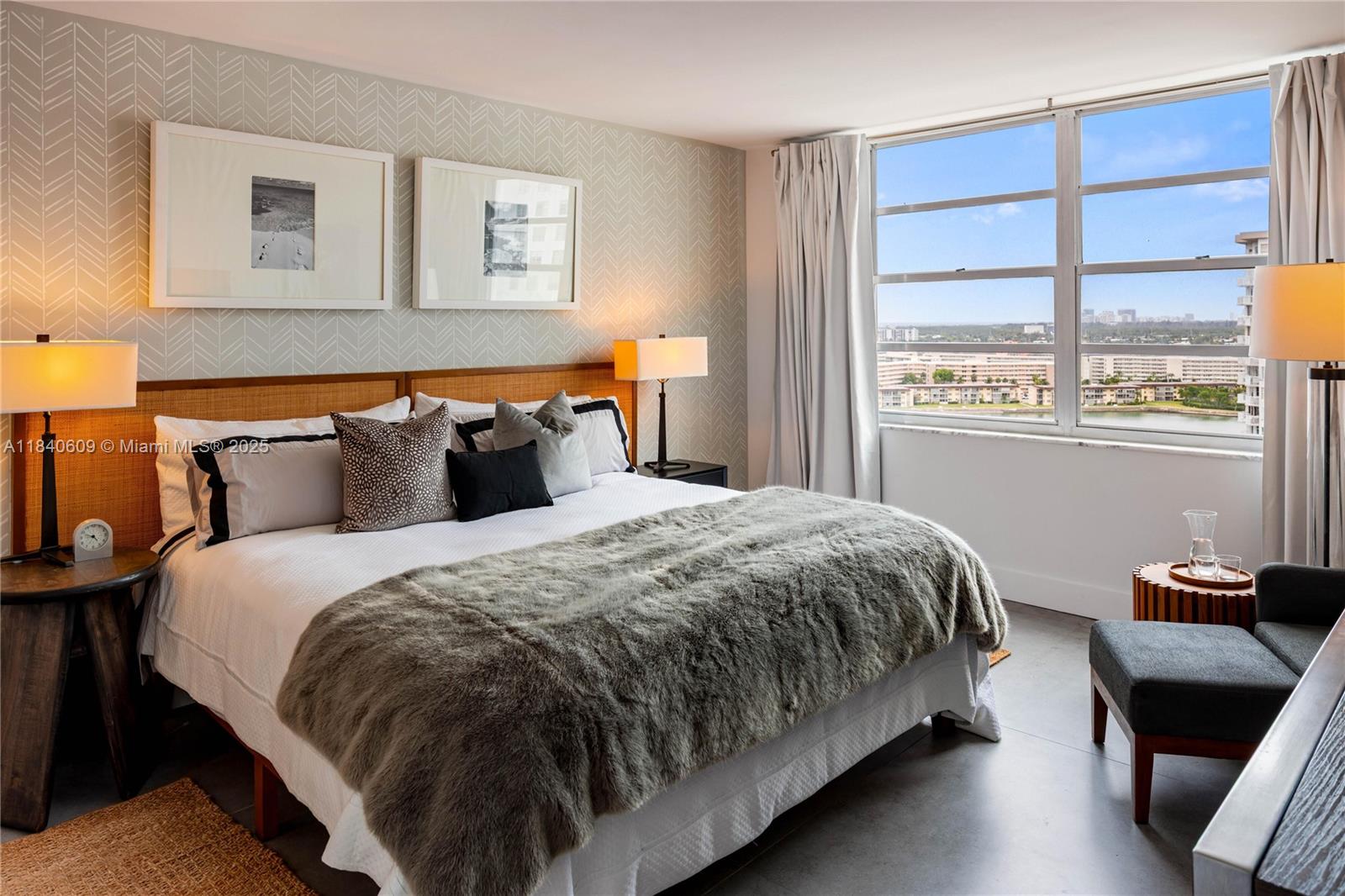 COMMODORE PLAZA CONDO - Residential