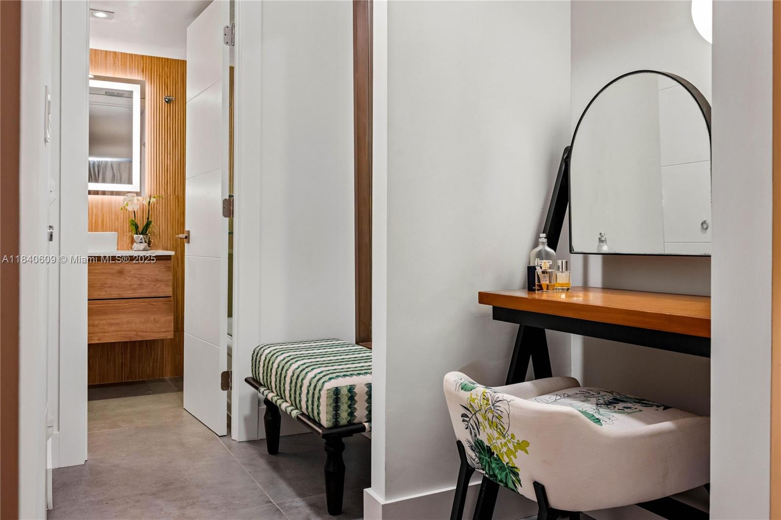 COMMODORE PLAZA CONDO - Residential