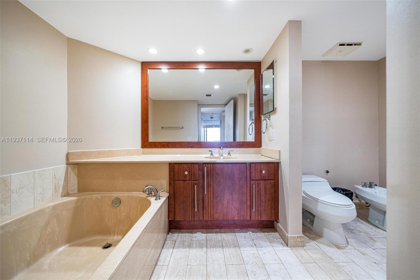 VENETIA CONDO - Residential