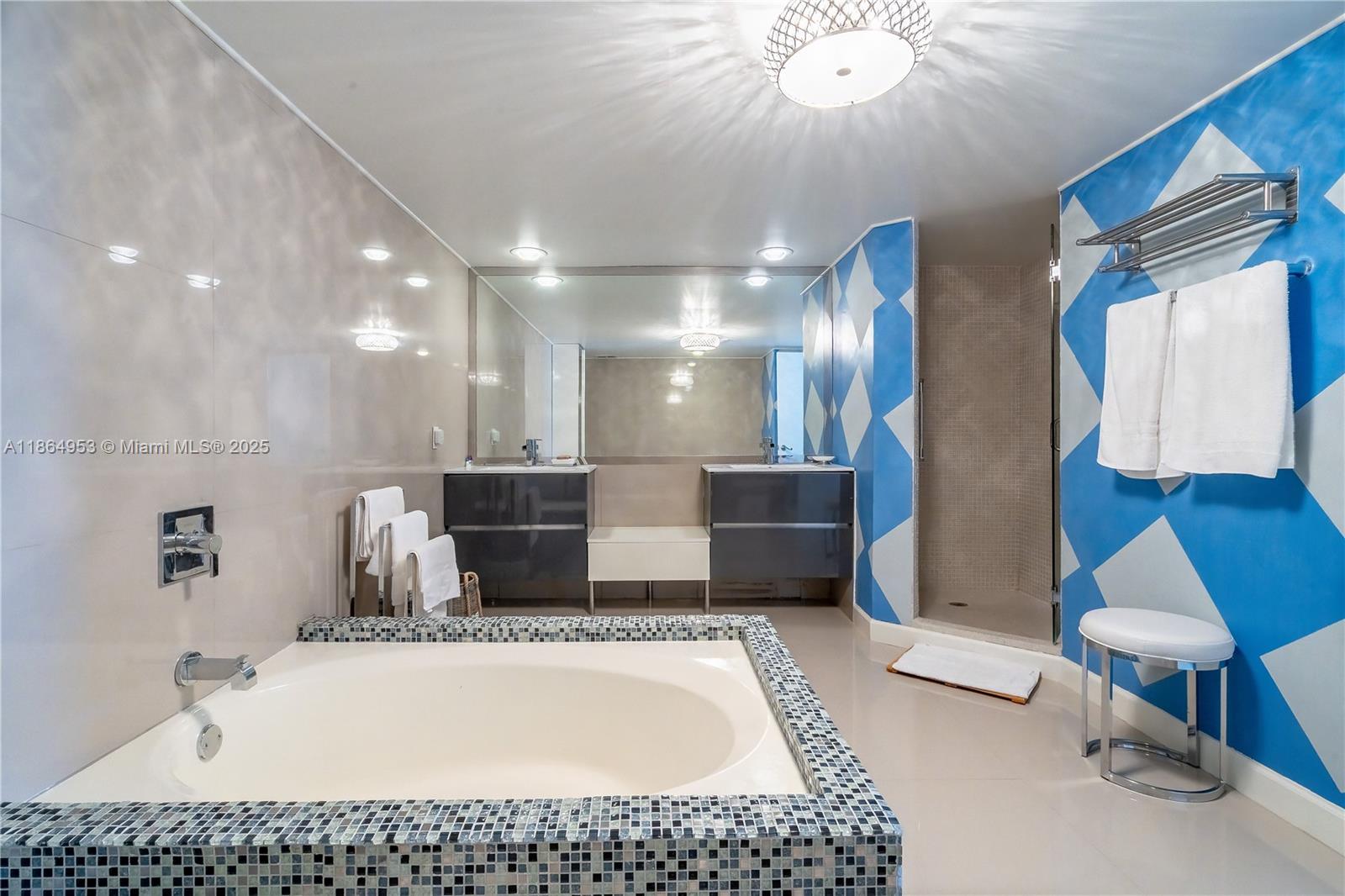 AQUARIUS CONDO - Residential