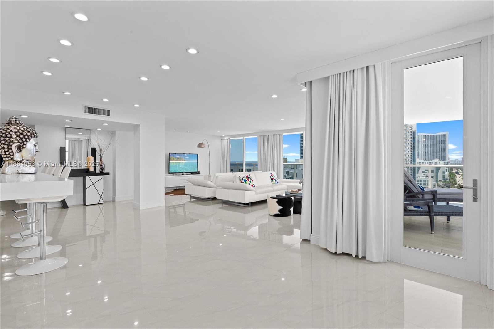 AQUARIUS CONDO - Residential