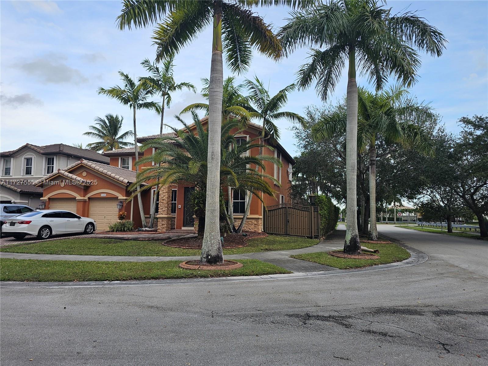 A B AT TAMIAMI TRAIL PHAS - Residential