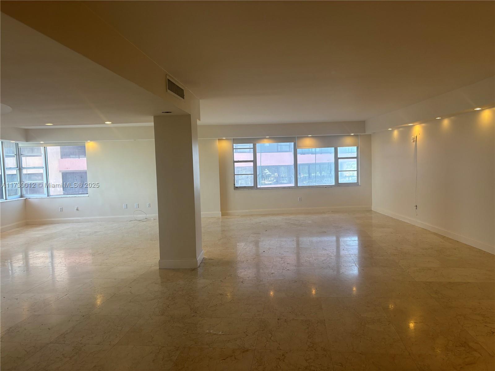 IMPERIAL HOUSE CONDO - Residential