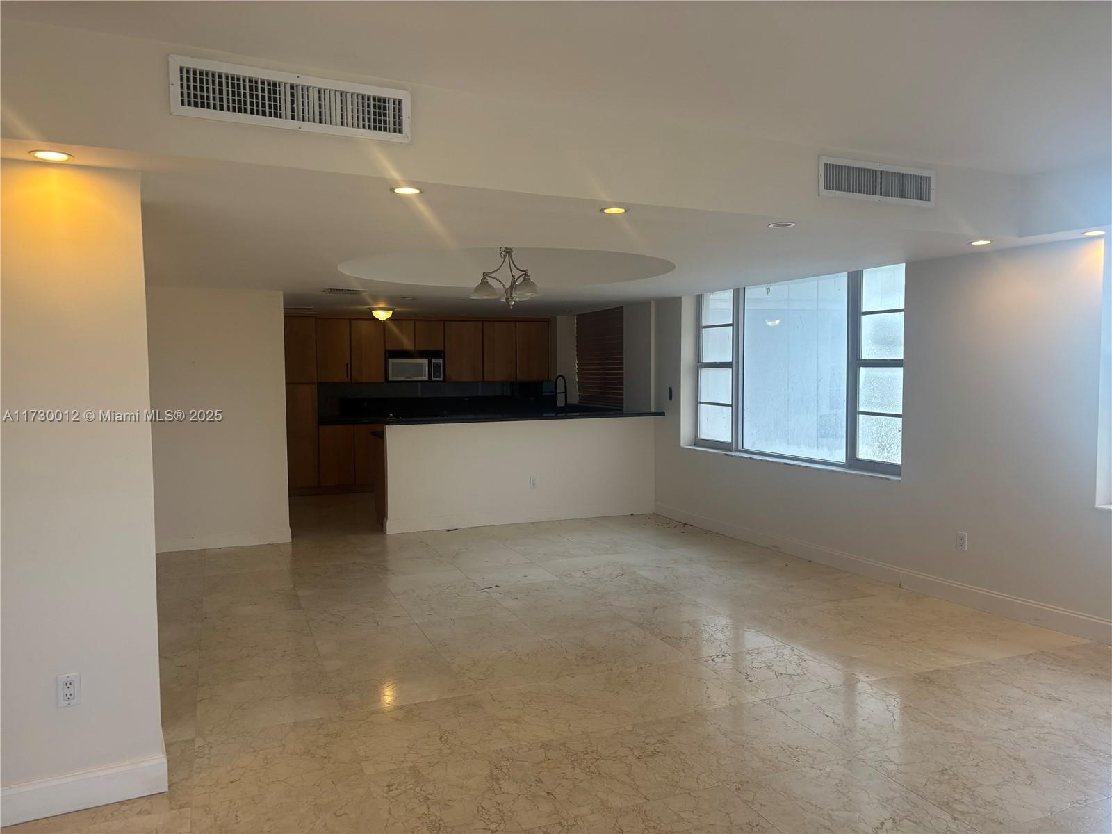 IMPERIAL HOUSE CONDO - Residential