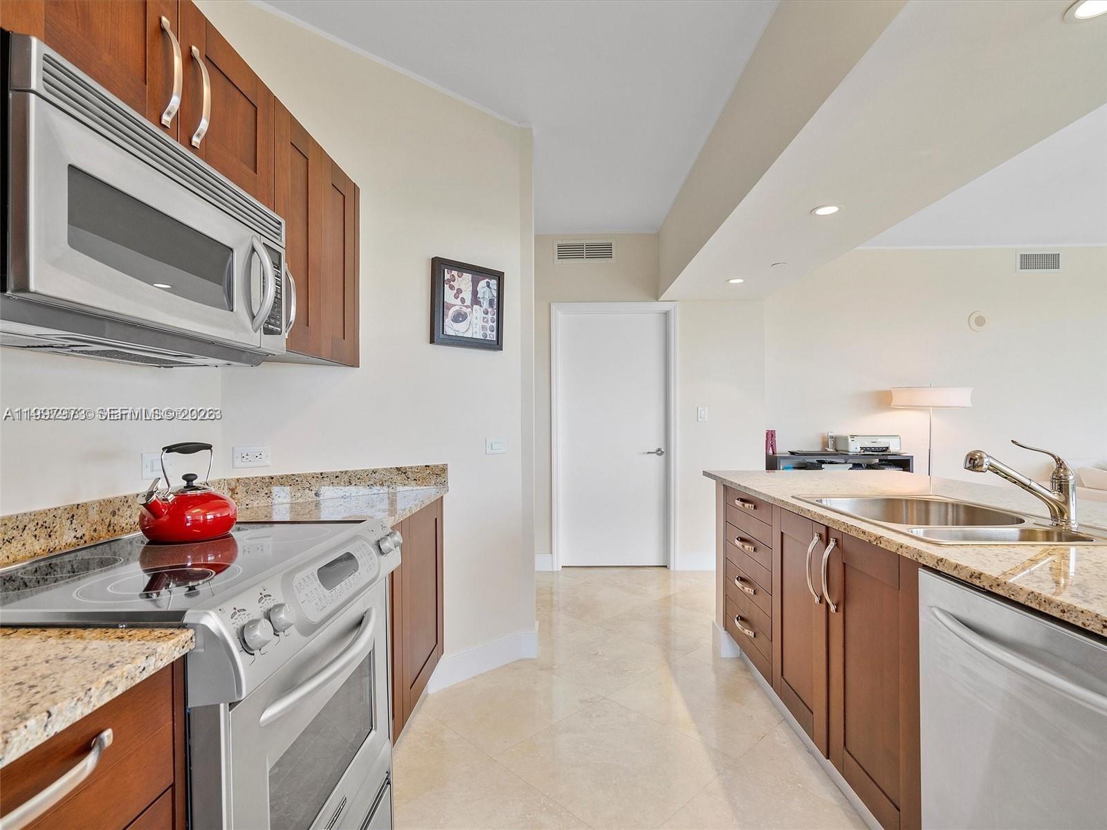 TURNBERRY VLG NO TOWER CO - Residential