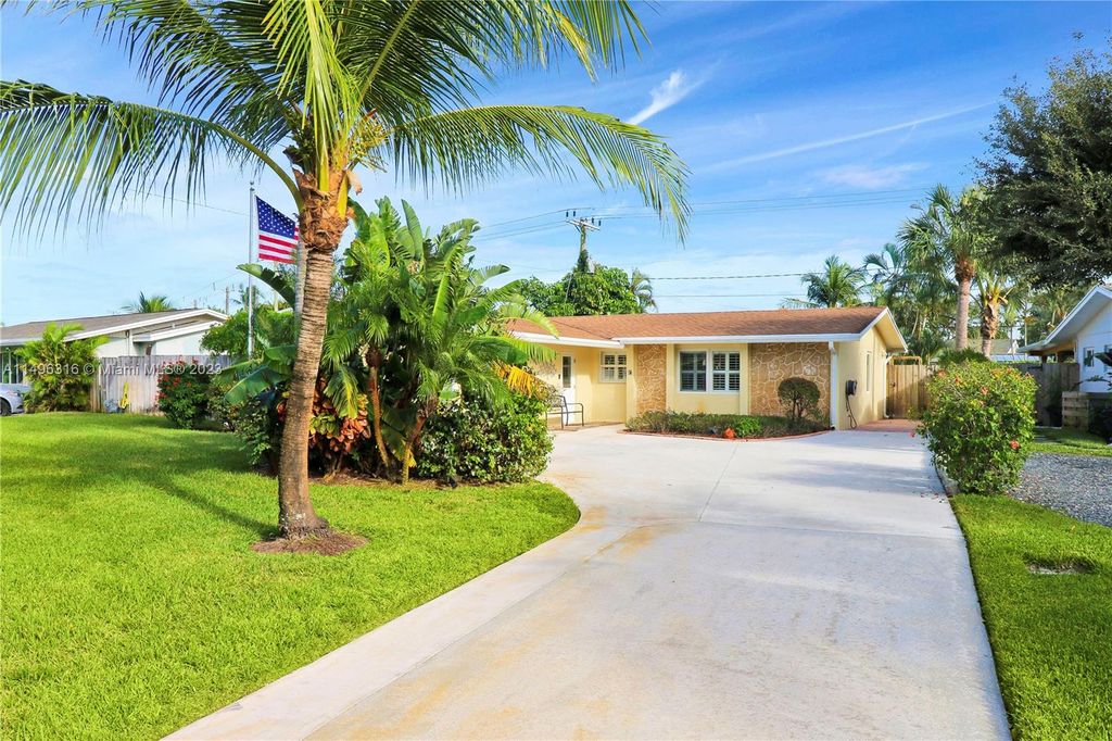 Photo of 356 Garden Blvd, Palm Beach Gardens, FL 33410 (MLS # A11496316)