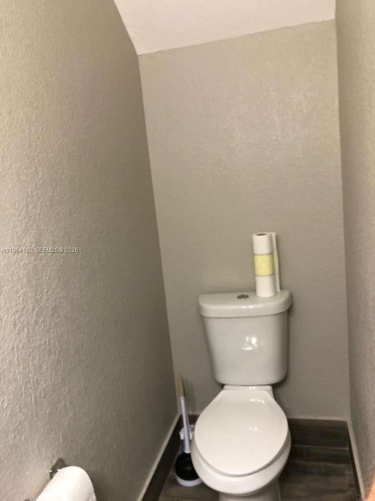 TOWN & COUNTRY CONDO PHAS - Residential Lease