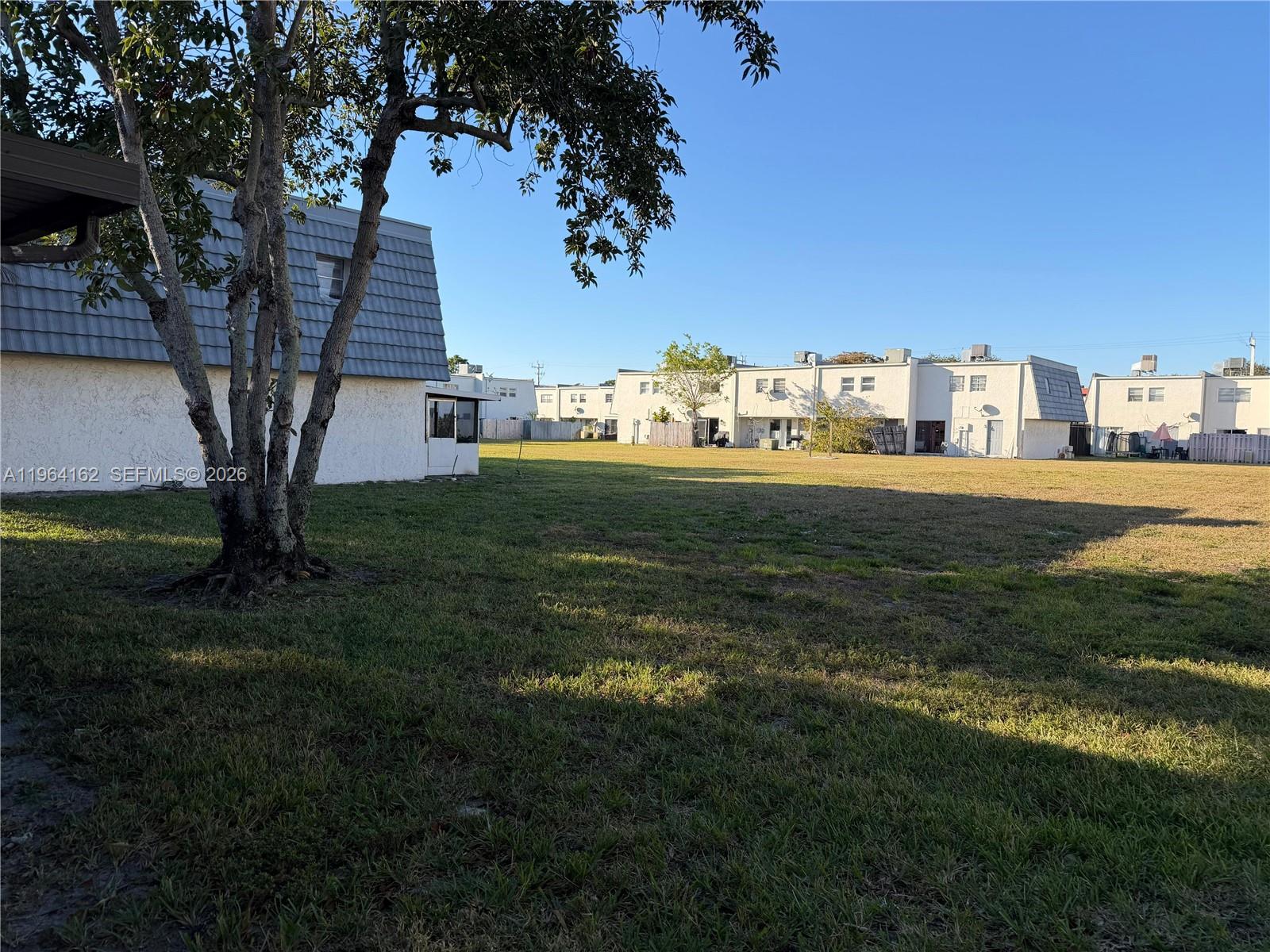 TOWN & COUNTRY CONDO PHAS - Residential Lease