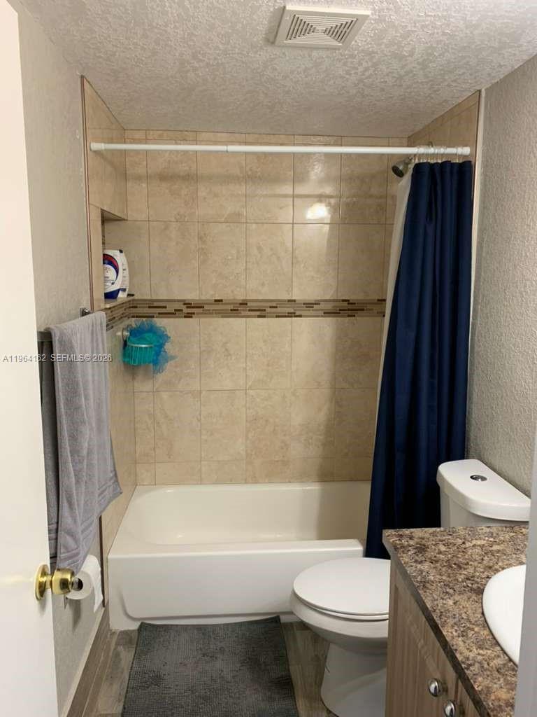 TOWN & COUNTRY CONDO PHAS - Residential Lease