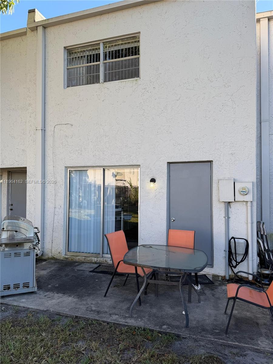 TOWN & COUNTRY CONDO PHAS - Residential Lease