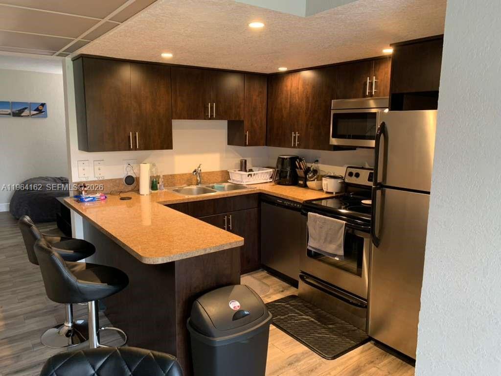 TOWN & COUNTRY CONDO PHAS - Residential Lease