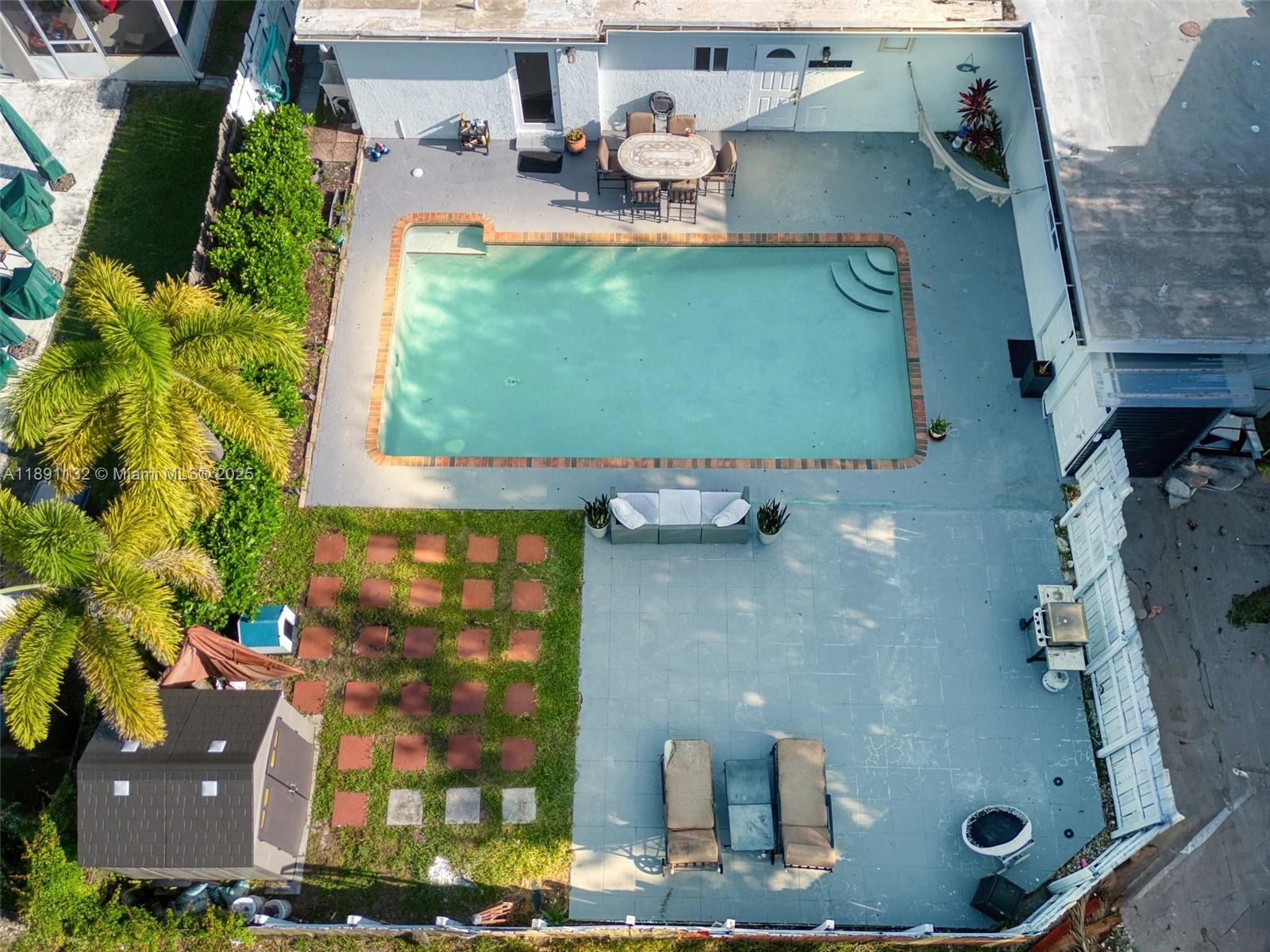 HOLLYWOOD HILLS 1965 - Residential Lease