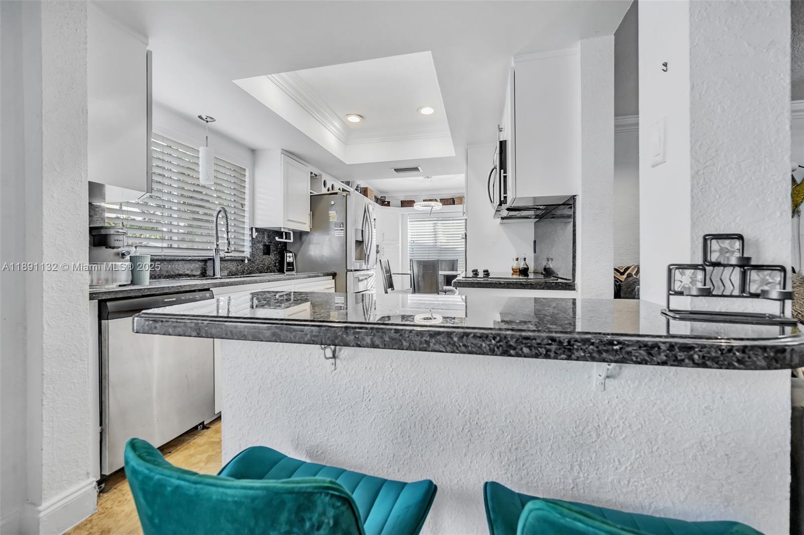 HOLLYWOOD HILLS 1965 - Residential Lease