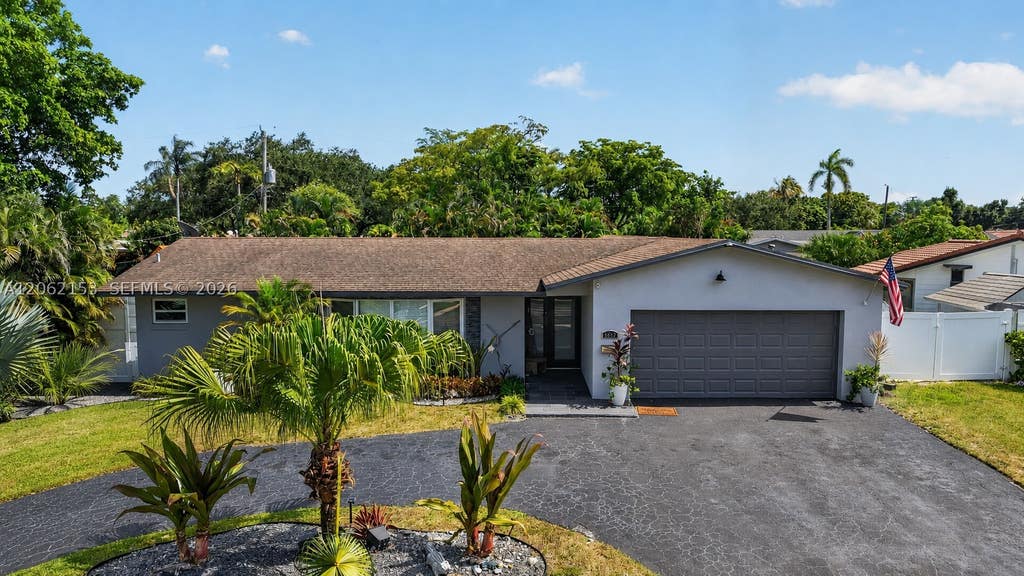 Photo of 5602 SW 1st St, Plantation, FL 33317 (MLS # A12062153)