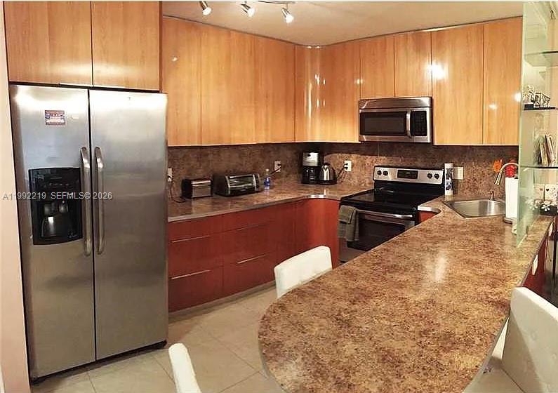 PRINCE GEORGE ARMS CONDO - Residential Lease