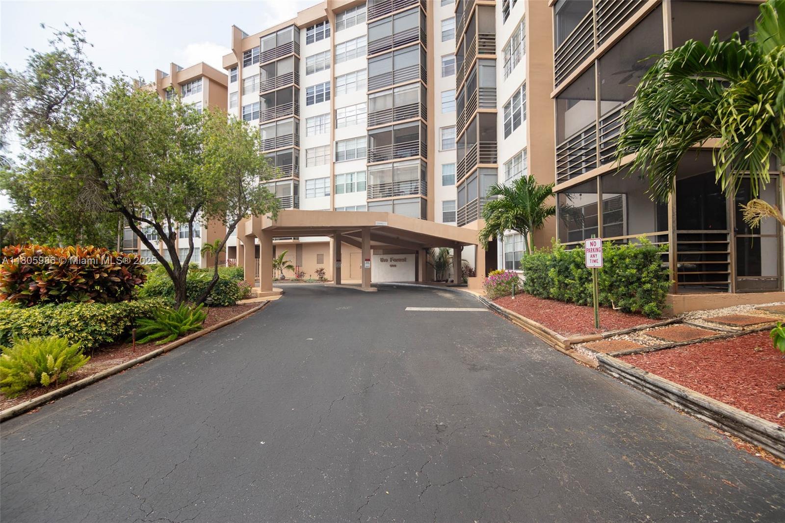 900 Saint Charles Pl 616, Pembroke Pines, Miami-Dade County, Florida - 2 Bedrooms  
2 Bathrooms - 